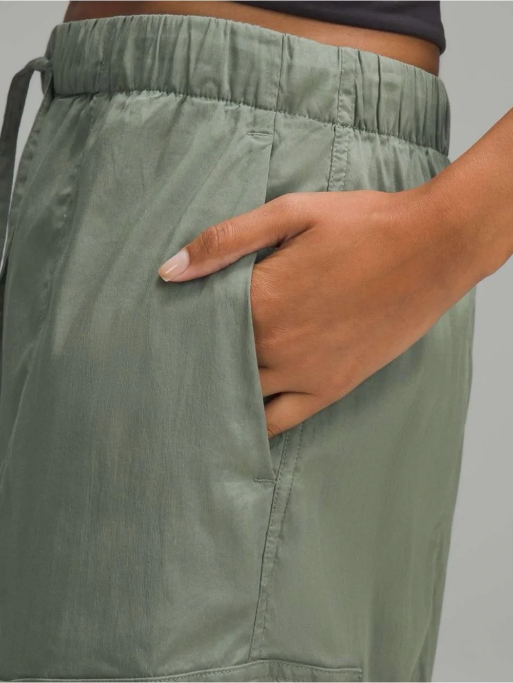 Like New - Lululemon Lightweight Adjustable Mid-Rise Cargo Pant (XL)